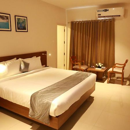 Hotel Picnic Manjeri Exterior photo