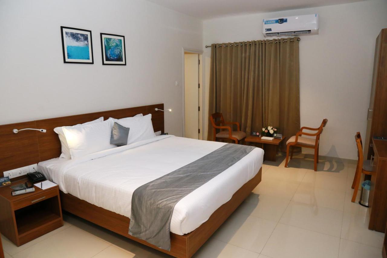 Hotel Picnic Manjeri Exterior photo